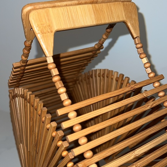 Cult Gaia Zaha bamboo bag 🤩 - Picture 2 of 5